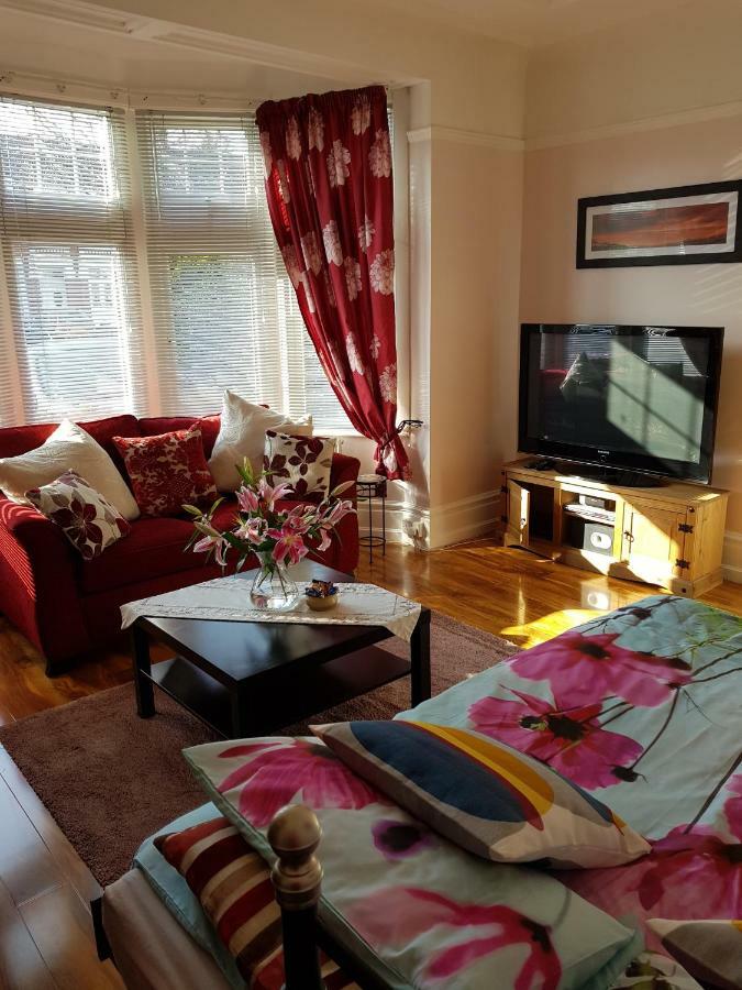 Beautiful Room In Victorian Family Home Ilford Eksteriør billede