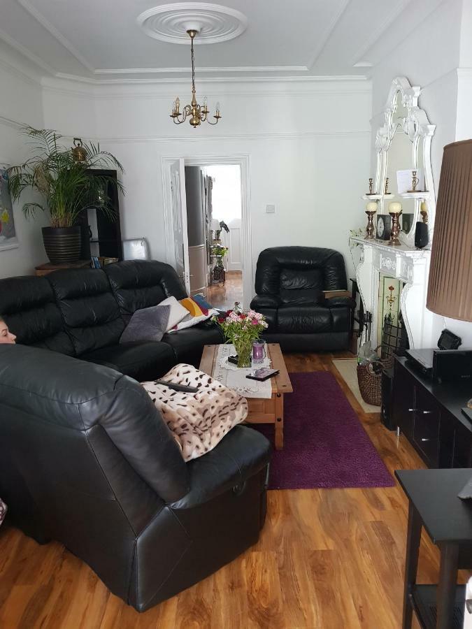 Beautiful Room In Victorian Family Home Ilford Eksteriør billede